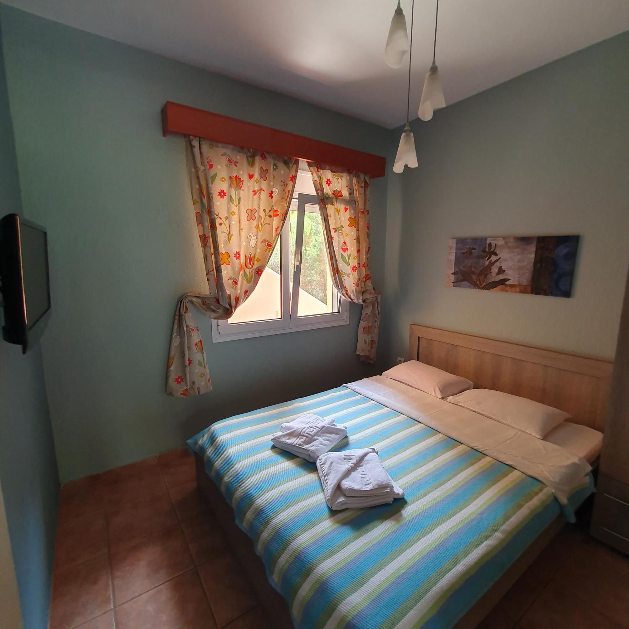 Agrili Apartments & Rooms Eliá Szoba fotó